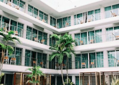 Pourquoi les hôtels payent souvent trop de taxe foncière ?